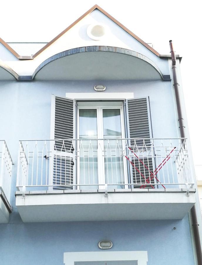 One-Bedroom Apartment with Balcony (6 Adults),1007036473:JPEG