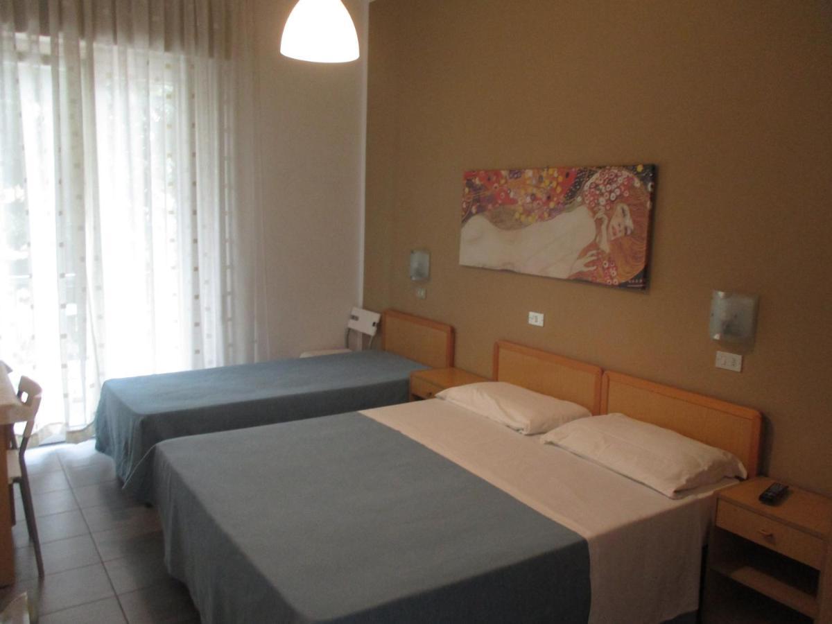 Twin Room with Extra Bed,1214054155:JPEG
