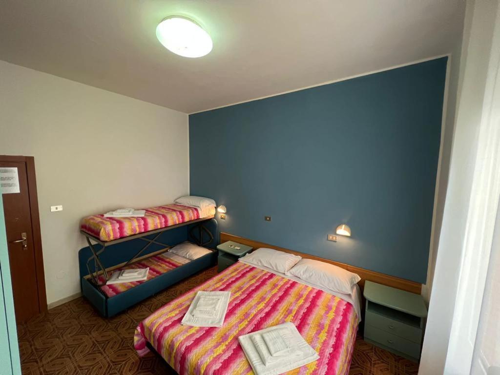 Habitación Cuádruple Estándar con balcón