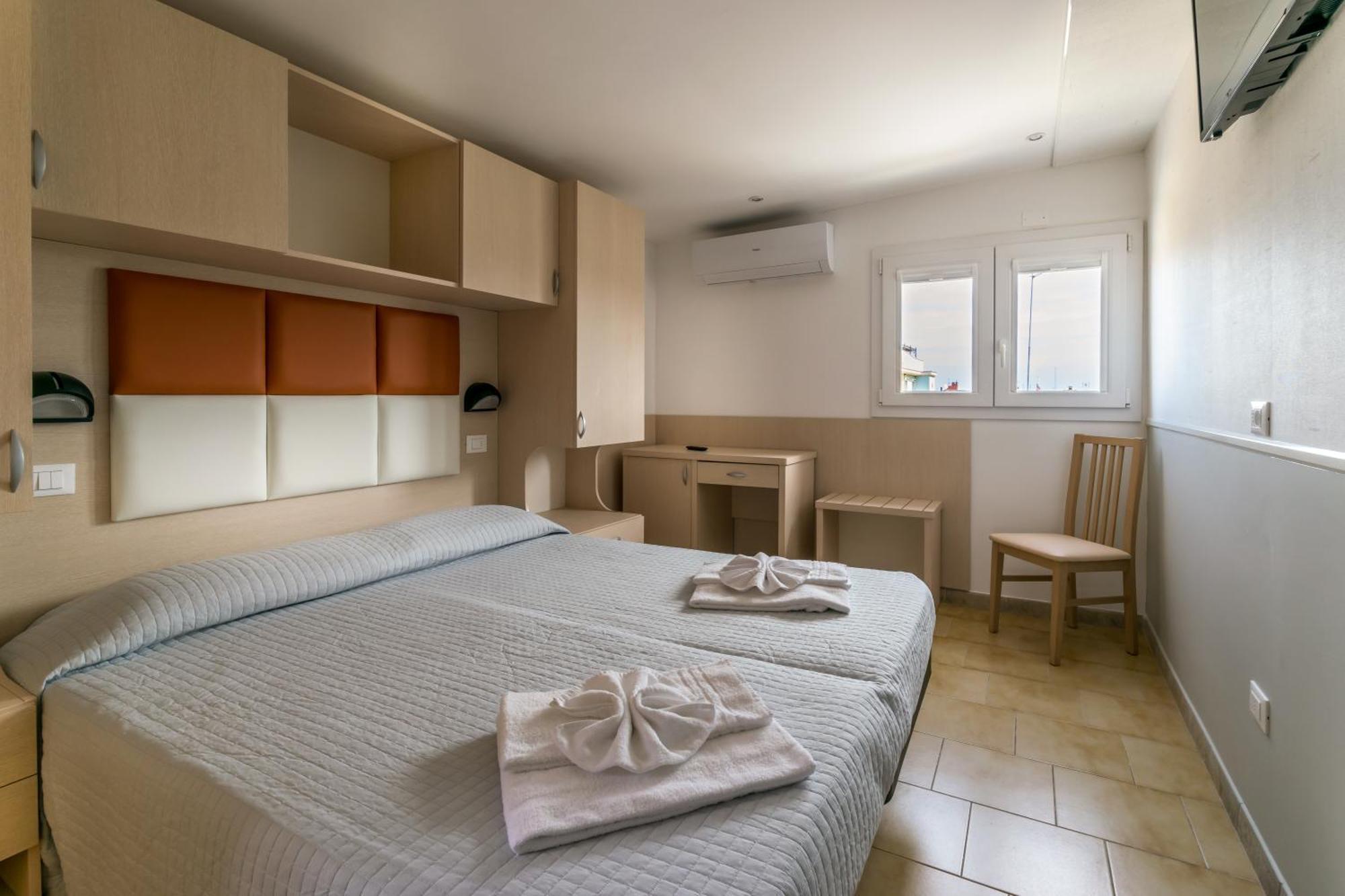 Double or Twin Room,1215943363:JPEG