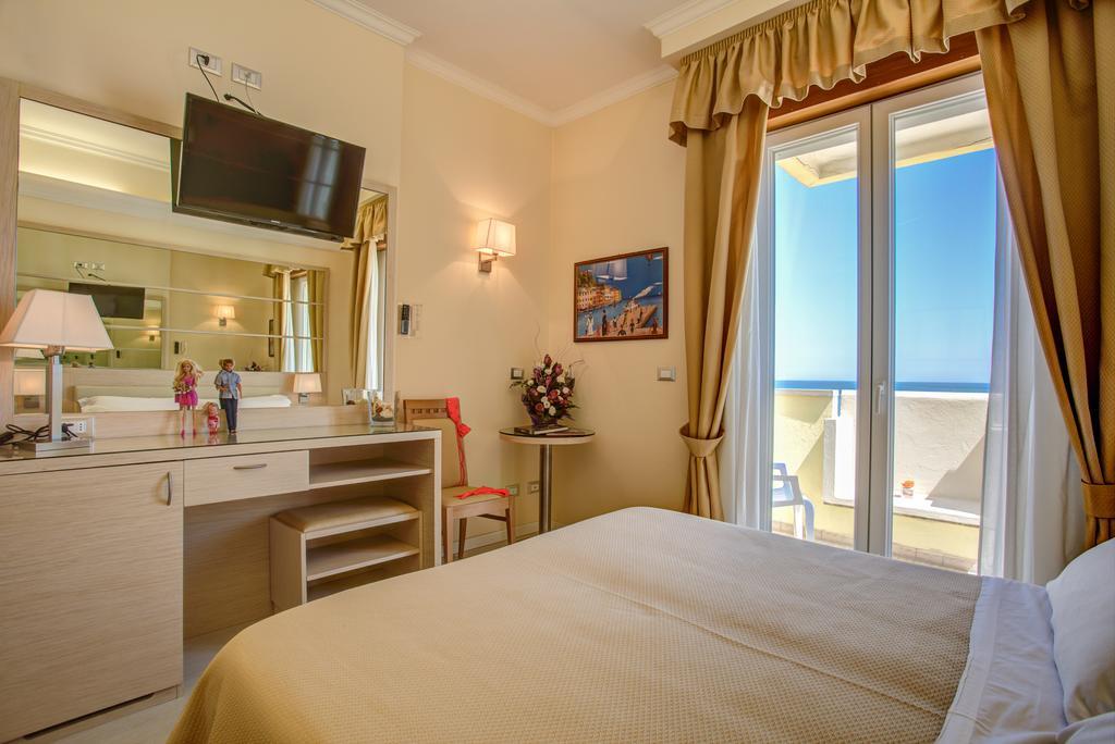 Superior Tweepersoonskamer met Extra Bed en uitzicht op Zee