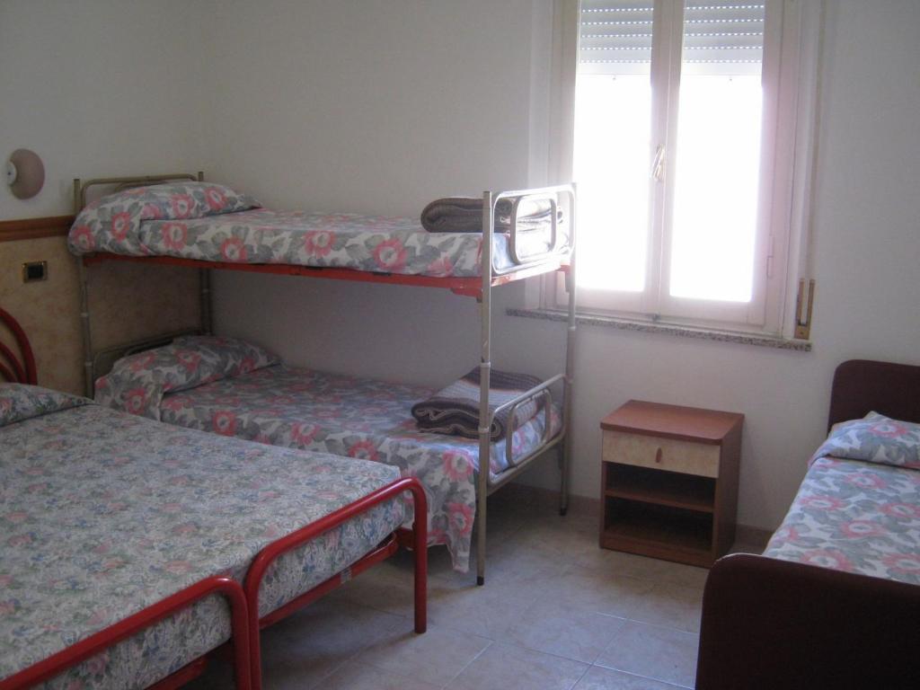 Quintuple Room