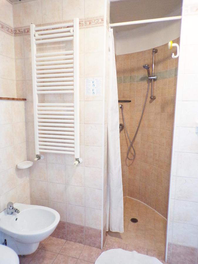 Standard Double Room,1394119175:JPEG