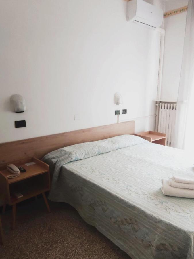 Budget Double or Twin Room,1405016126:JPEG