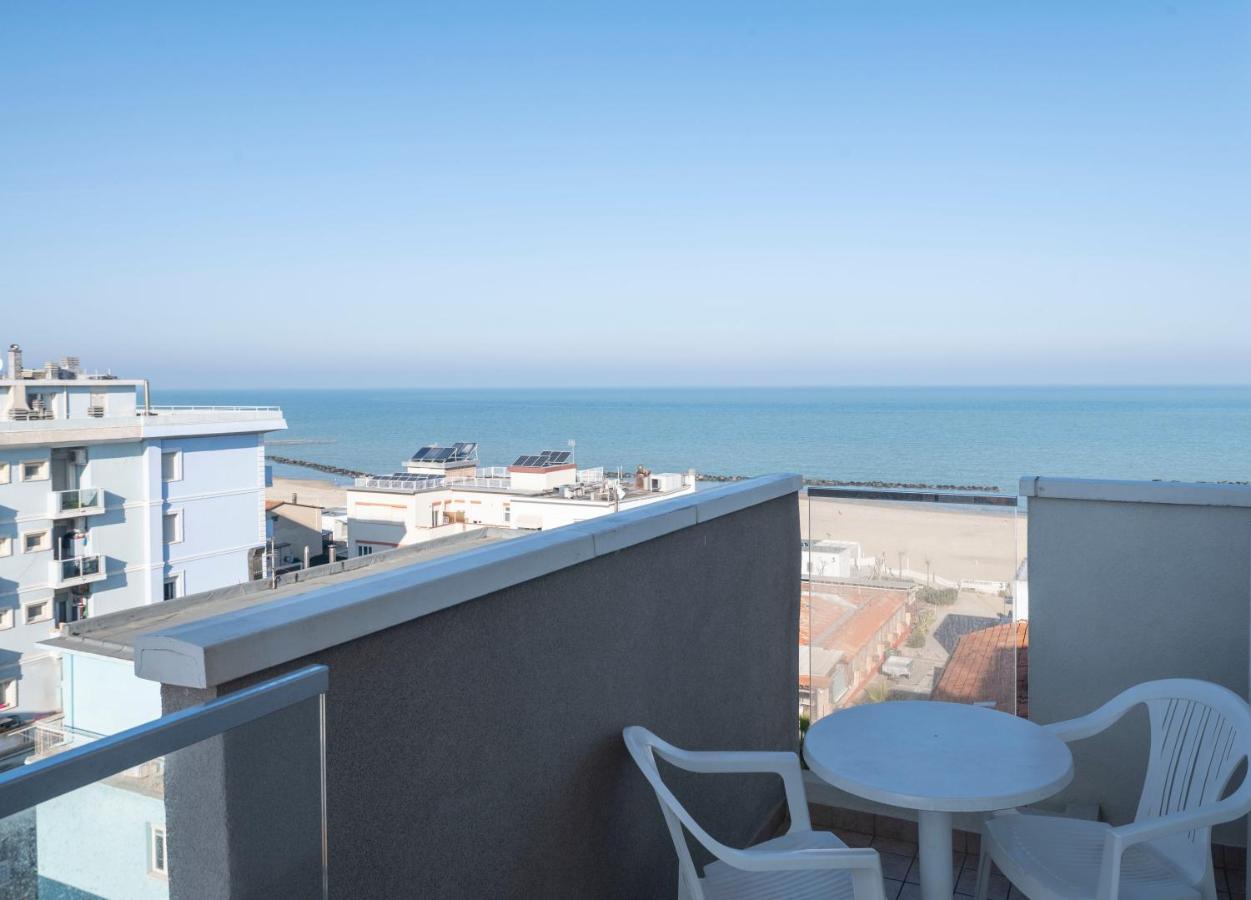 Standard Triple Room with Sea View