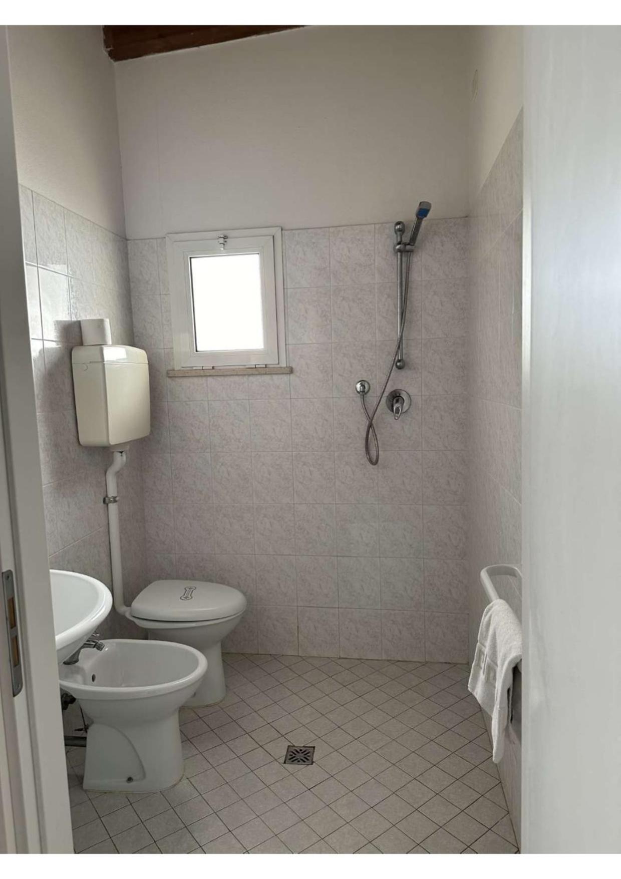 Single Room,1586129259:JPEG