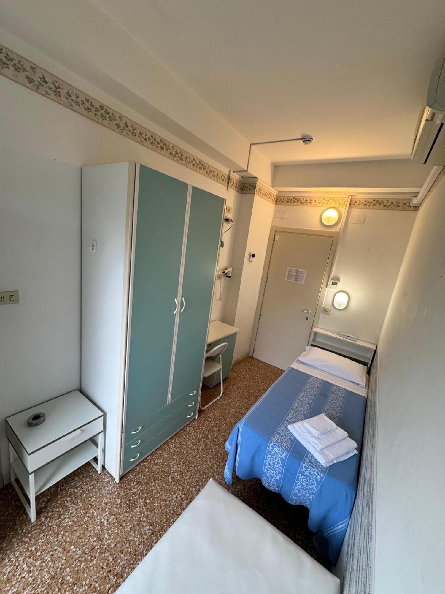 Einzelzimmer mit Balkon