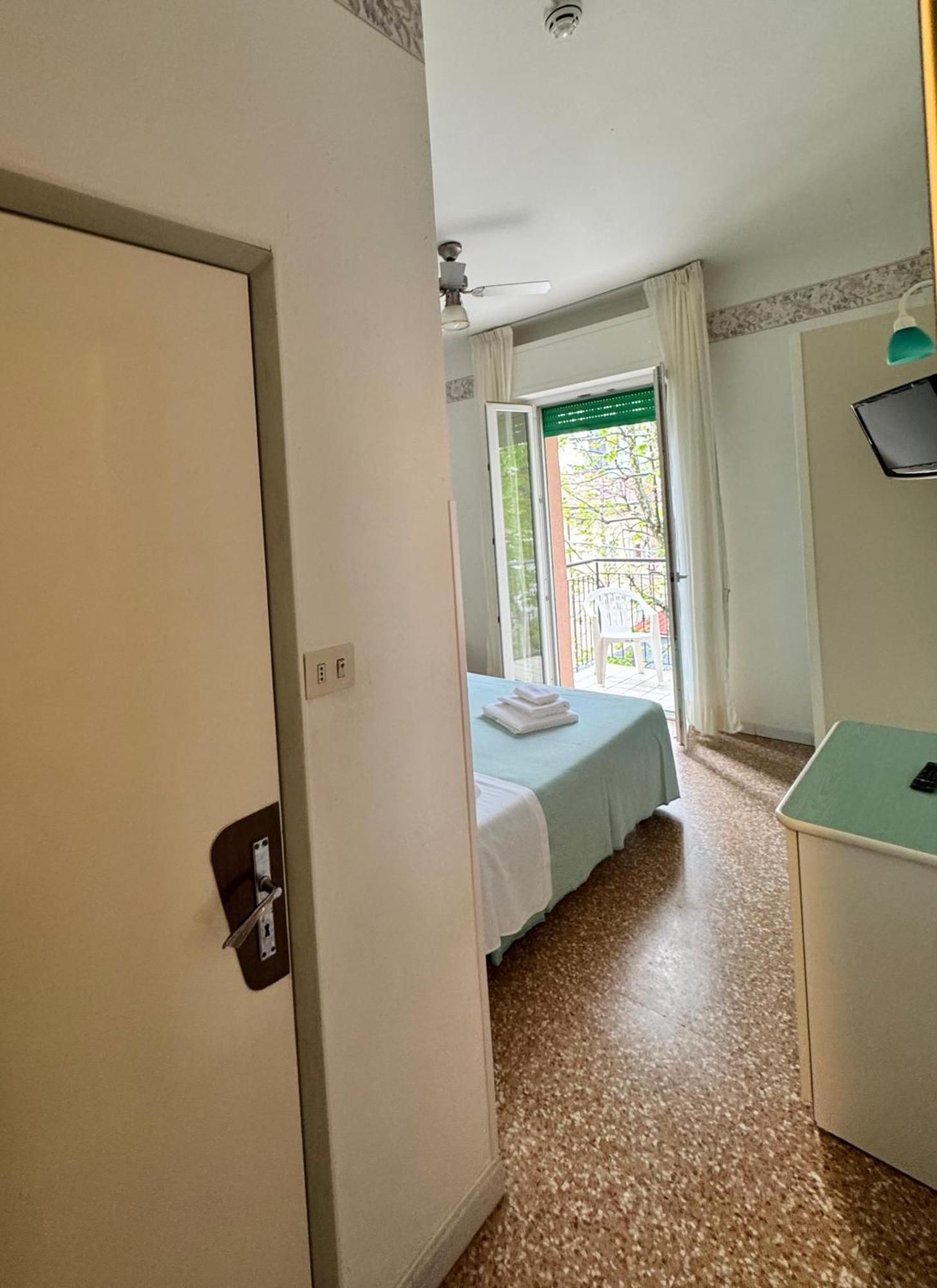 Dreibettzimmer mit Balkon