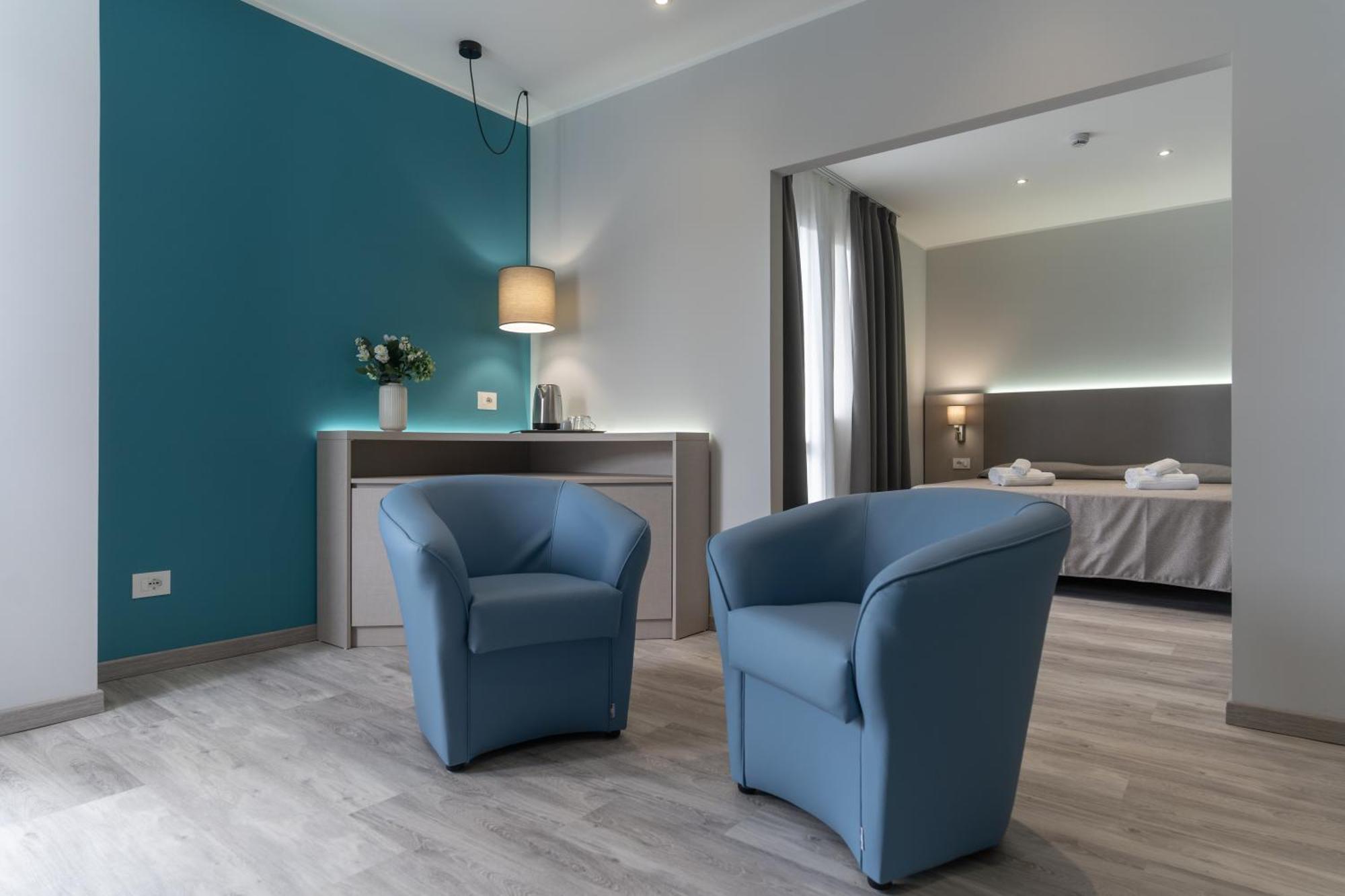 Zimmer mit Kingsize-Bett und Whirlpool