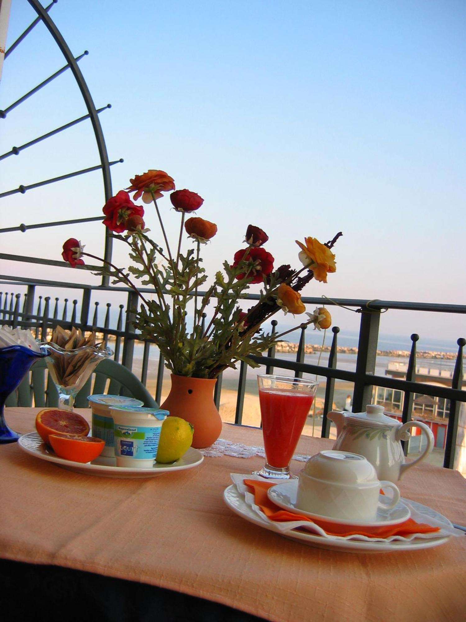 Double Room with Partial Sea View