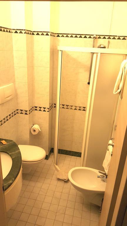 Classic Triple Room with Lateral Sea View
