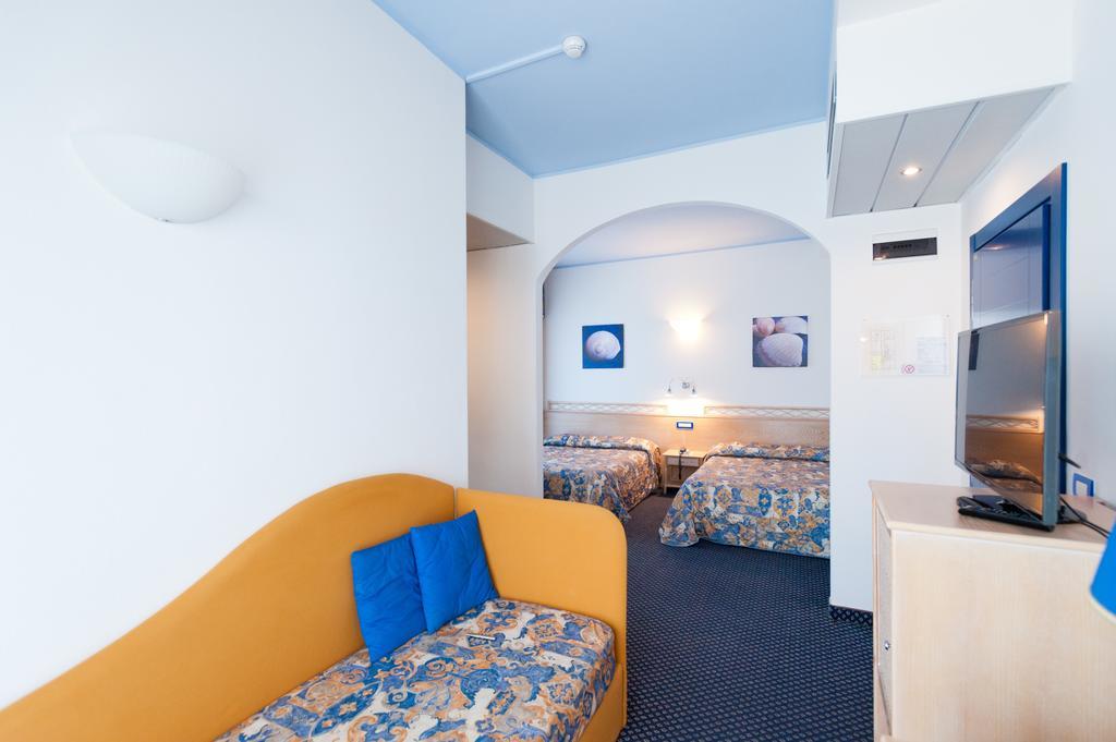 Familienzimmer mit seitlichem Meerblick