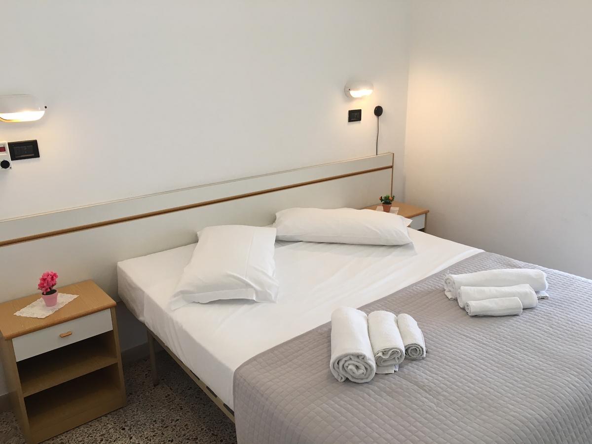 Double or Twin Room,506770344:JPEG