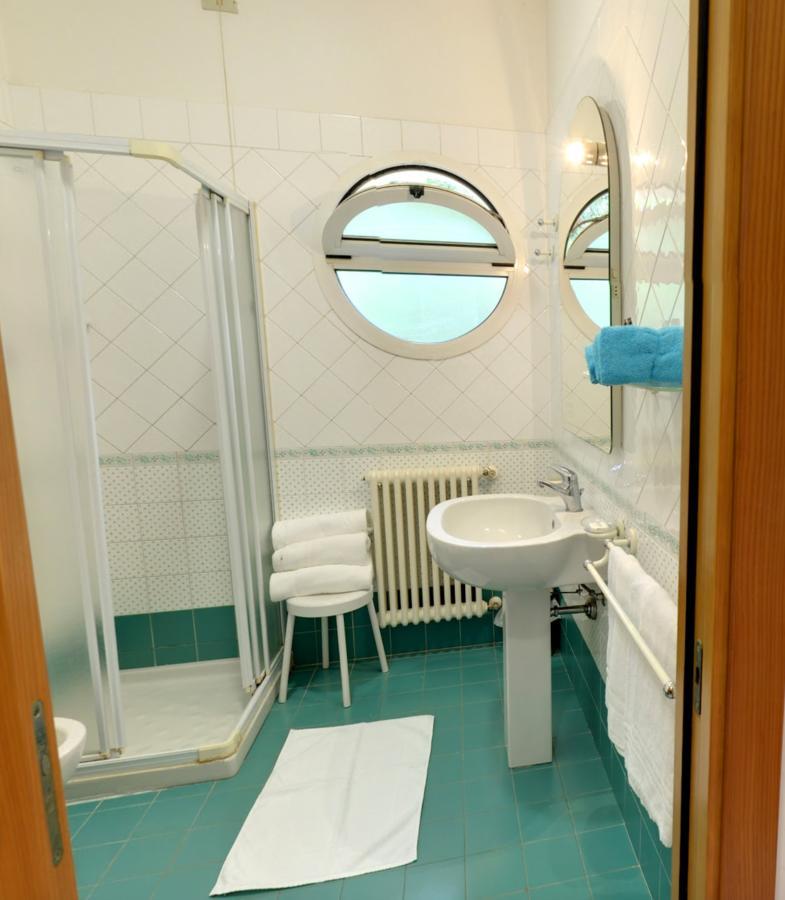 One-Bedroom Apartment Balcony,1639569717:JPEG