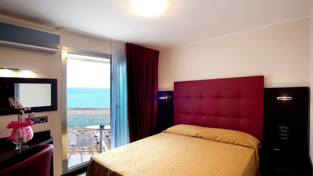 Queen Room with Sea View