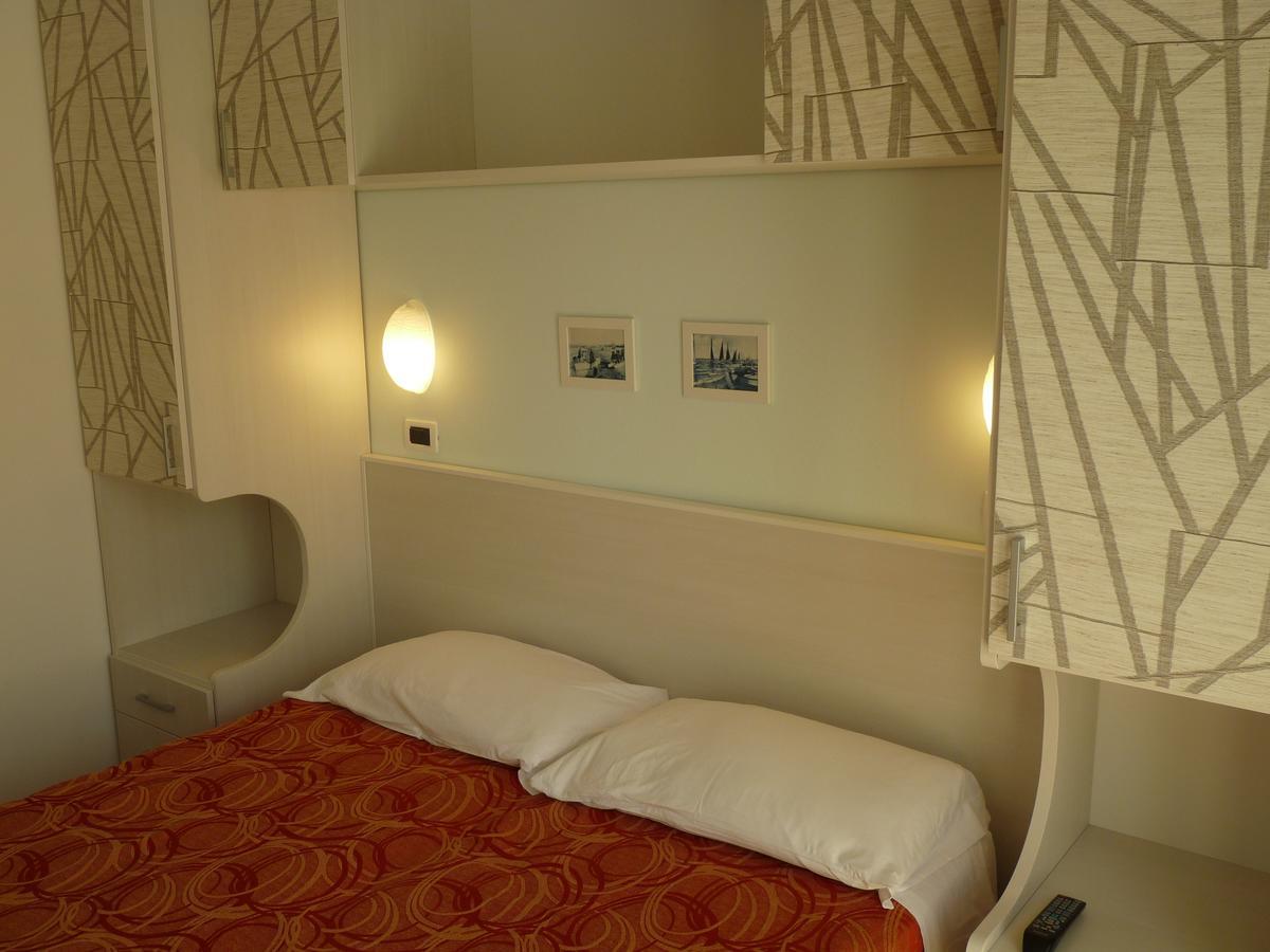 Double or Twin Room with Sea View,646338852:JPEG