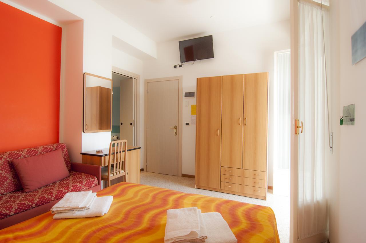 Deluxe tweepersoonskamer met balkon en uitzicht op zee