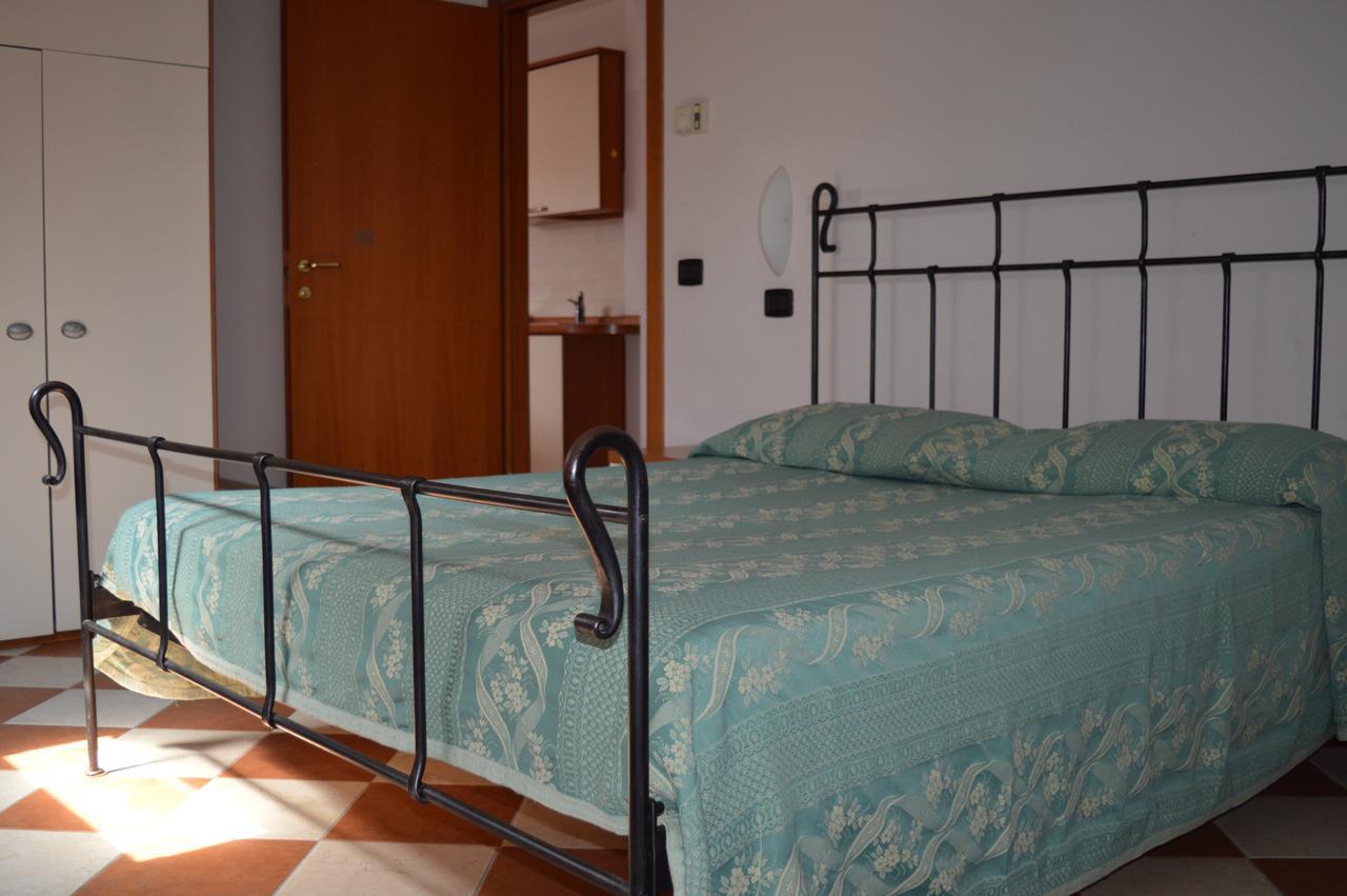 Two-Bedroom Apartment,663619995:JPEG