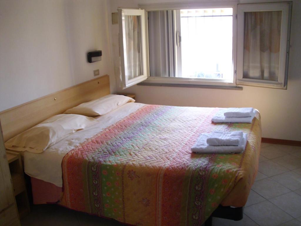 Standard Double Room,215393582:JPEG