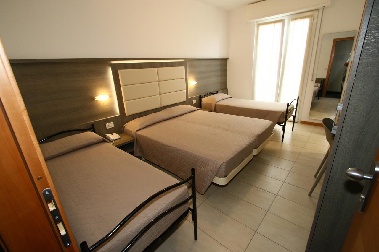 Superior Quadruple Room,668874420:JPEG