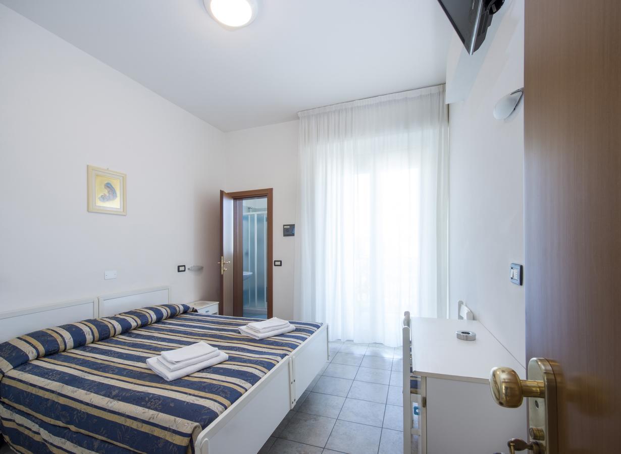 Standaard Tweepersoonskamer met 1 of 2 Bedden en Balkon