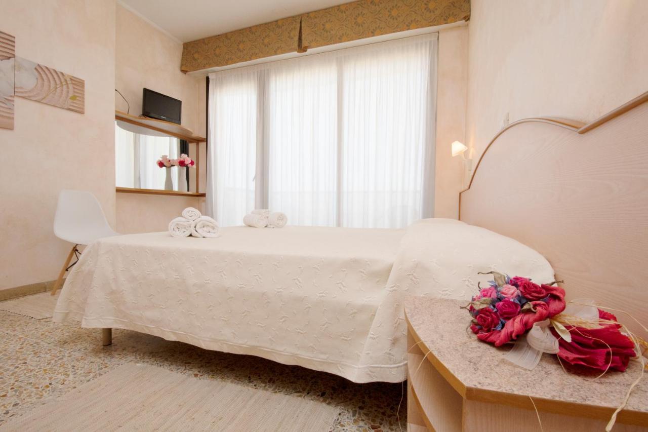 Double or Twin Room,732848479:JPEG