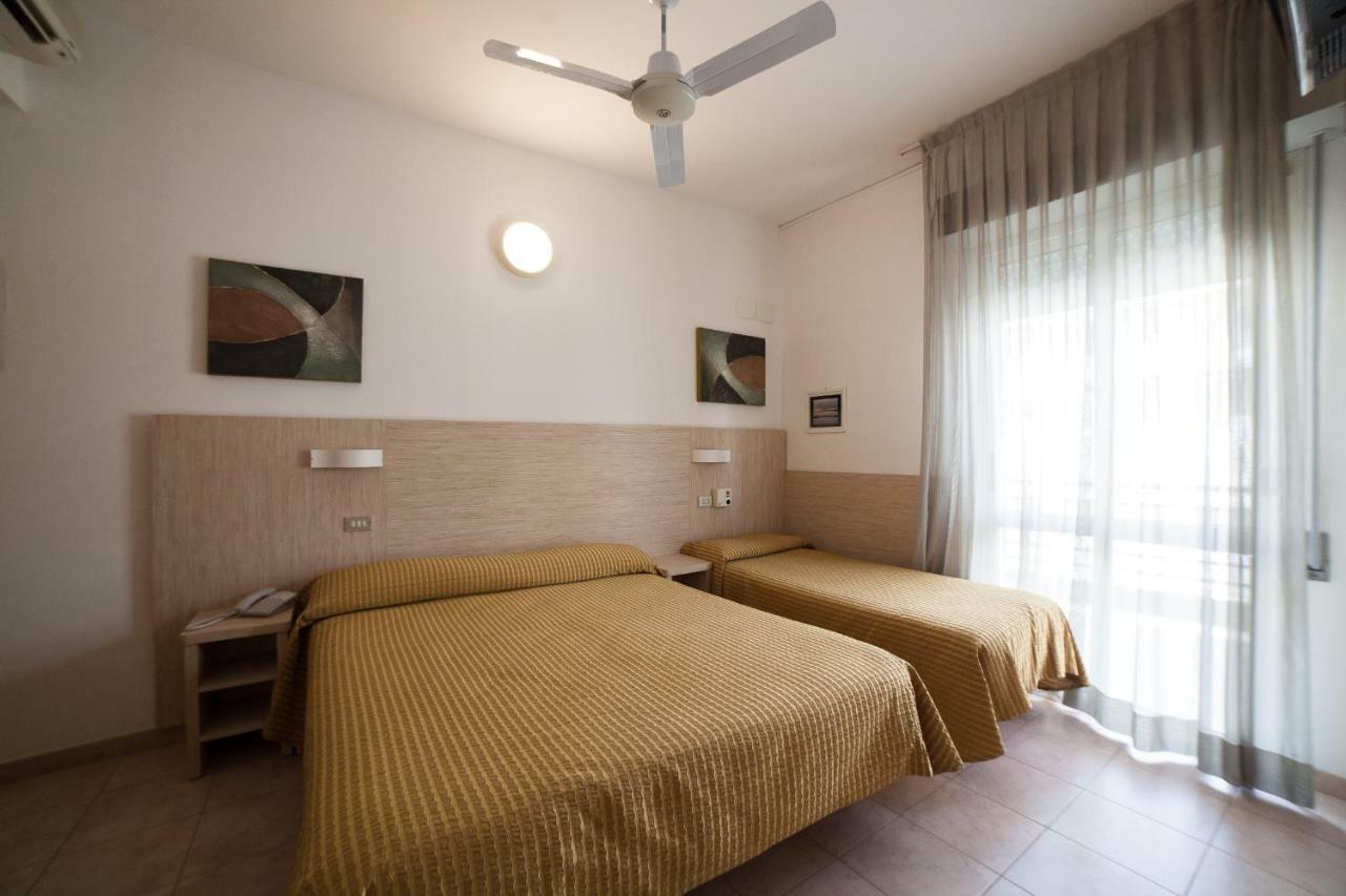 Triple Room,828276848:JPEG