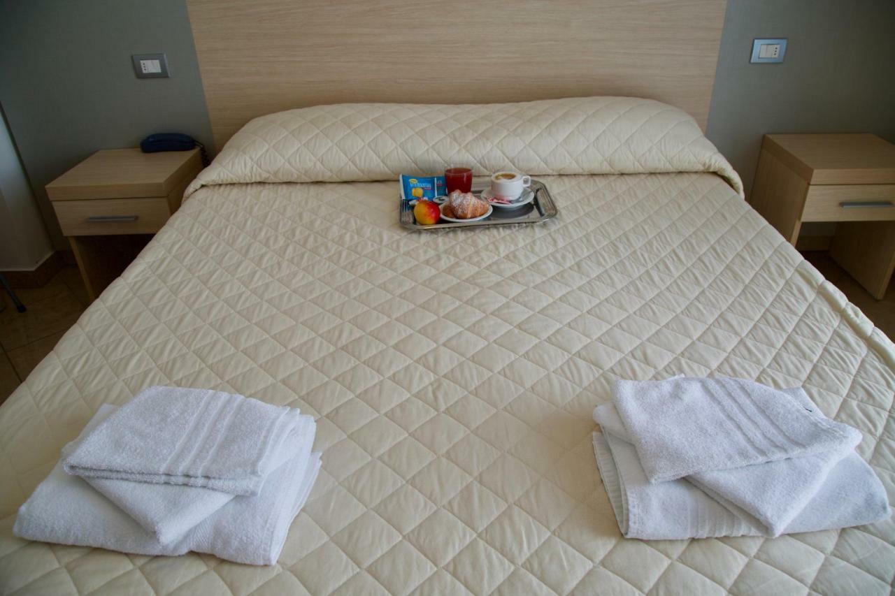 Double Room,647876763:JPEG