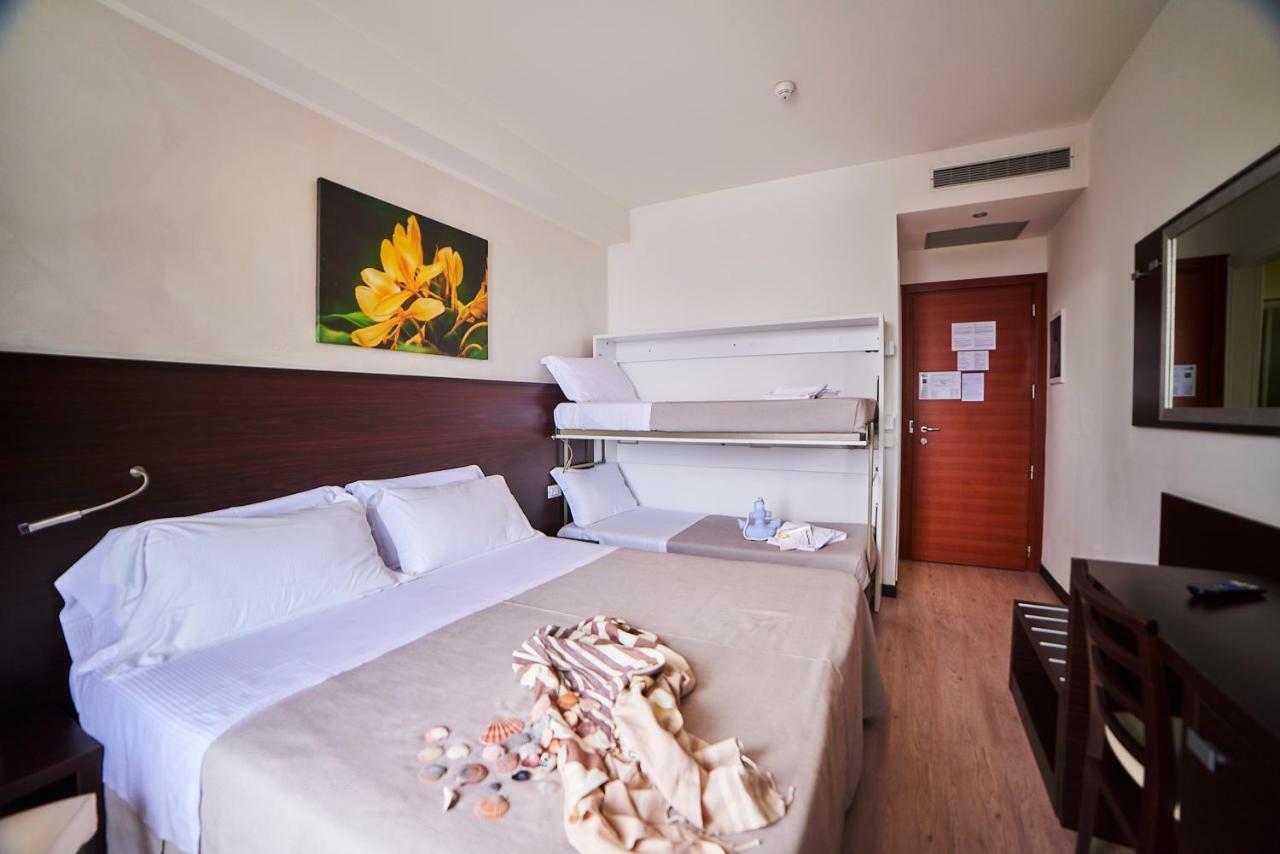 Classic Double or Twin Room with Partial Sea View