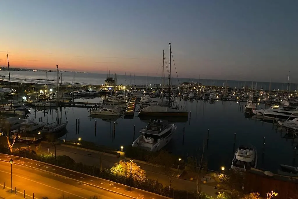 Appartamento Con Terrazza Vista Darsena Di Rimini-1