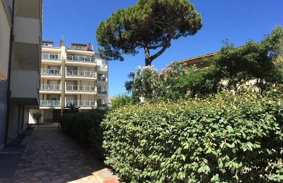 La Marina-1