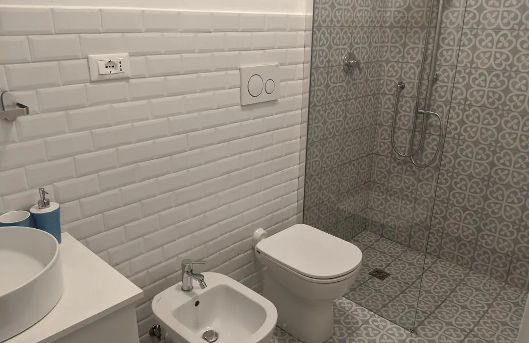Una Casina Blu Sulla Spiaggia Viserba-1