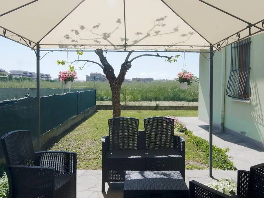 Casa Brezza Tre Camere Due Bagni E Giardino Privato-1