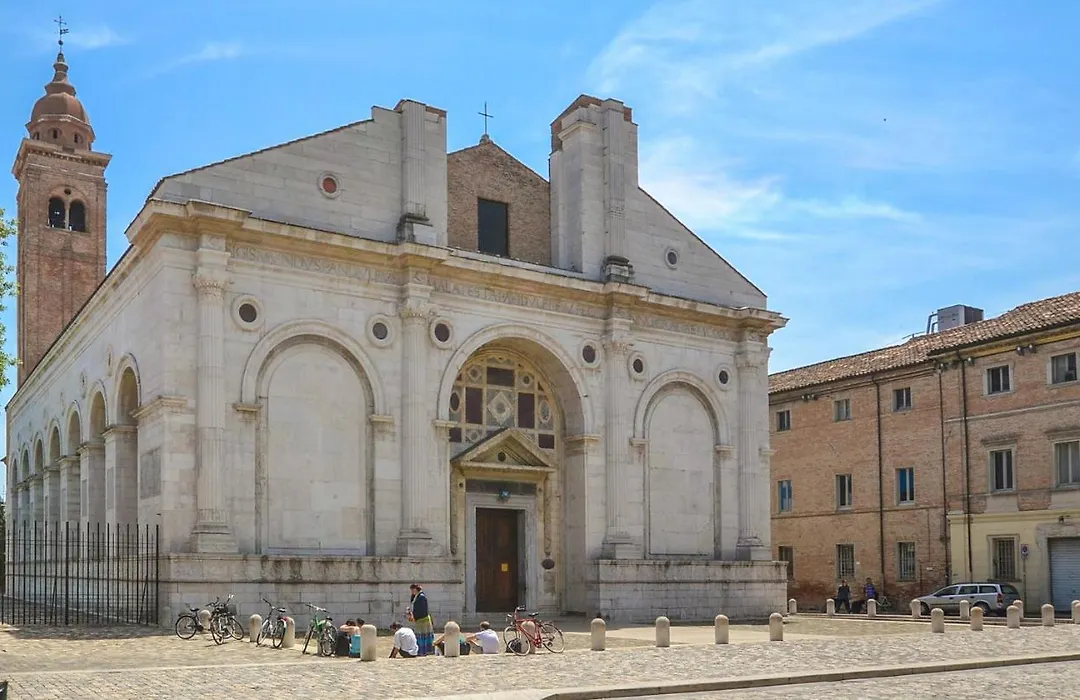 Beautiful Apartment In Rimini With Wifi And 2 Bedrooms-1