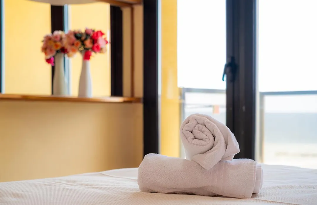 Hotel Crown-1