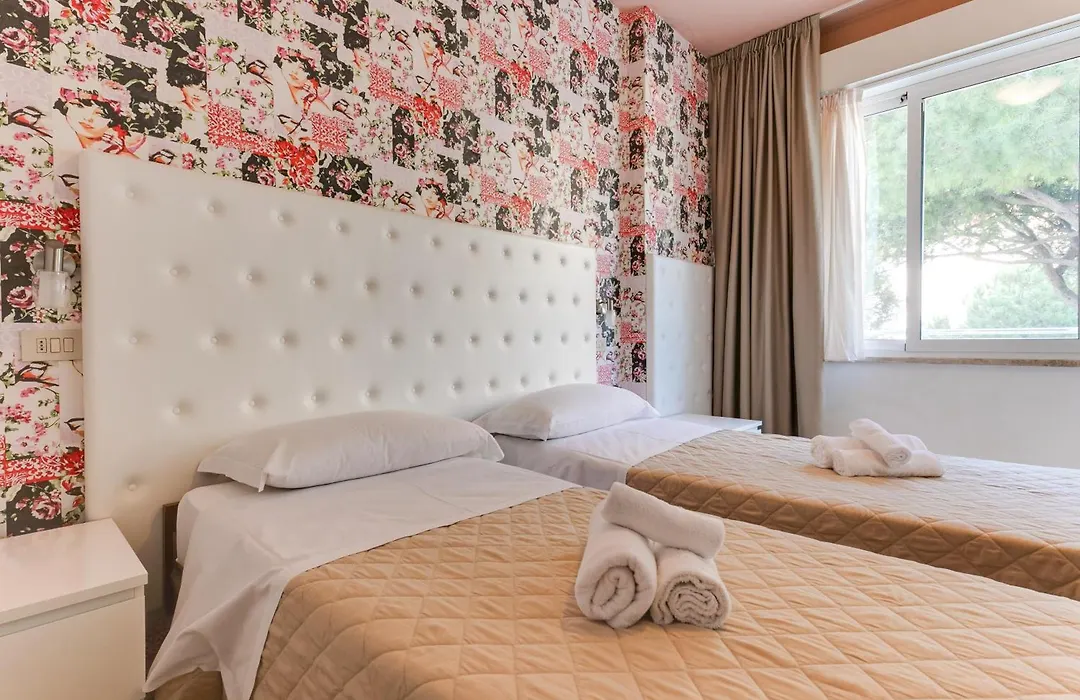 Hotel La Perla Rimini-1