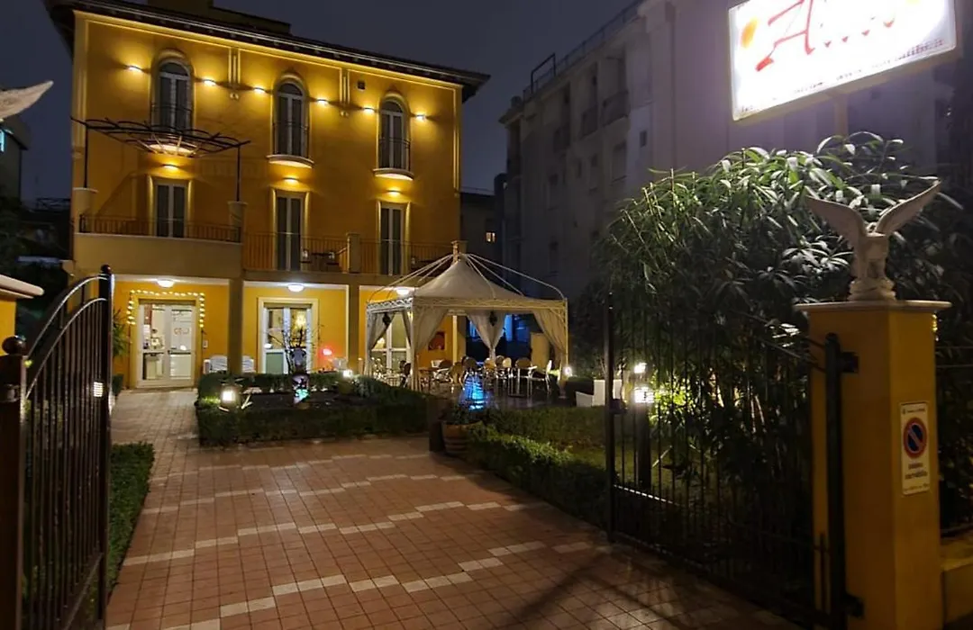 Hotel Alibi-1