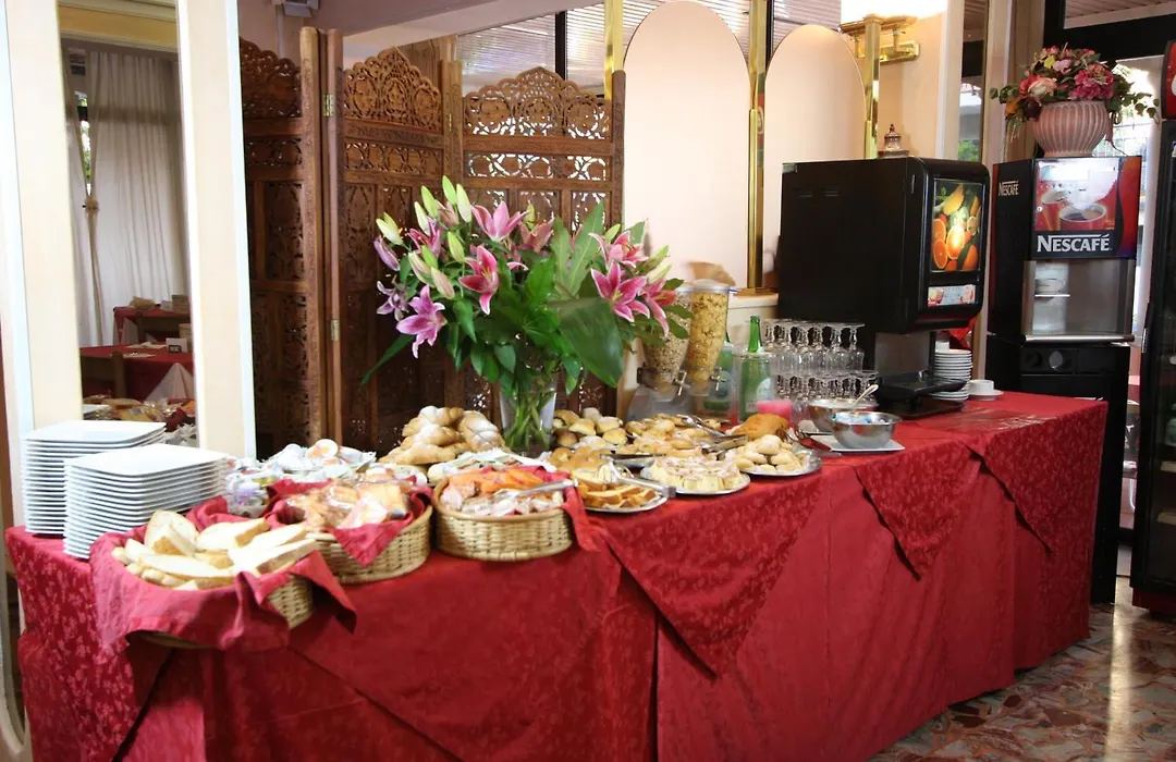 Hotel Britannia Rimini Marina Centro-1