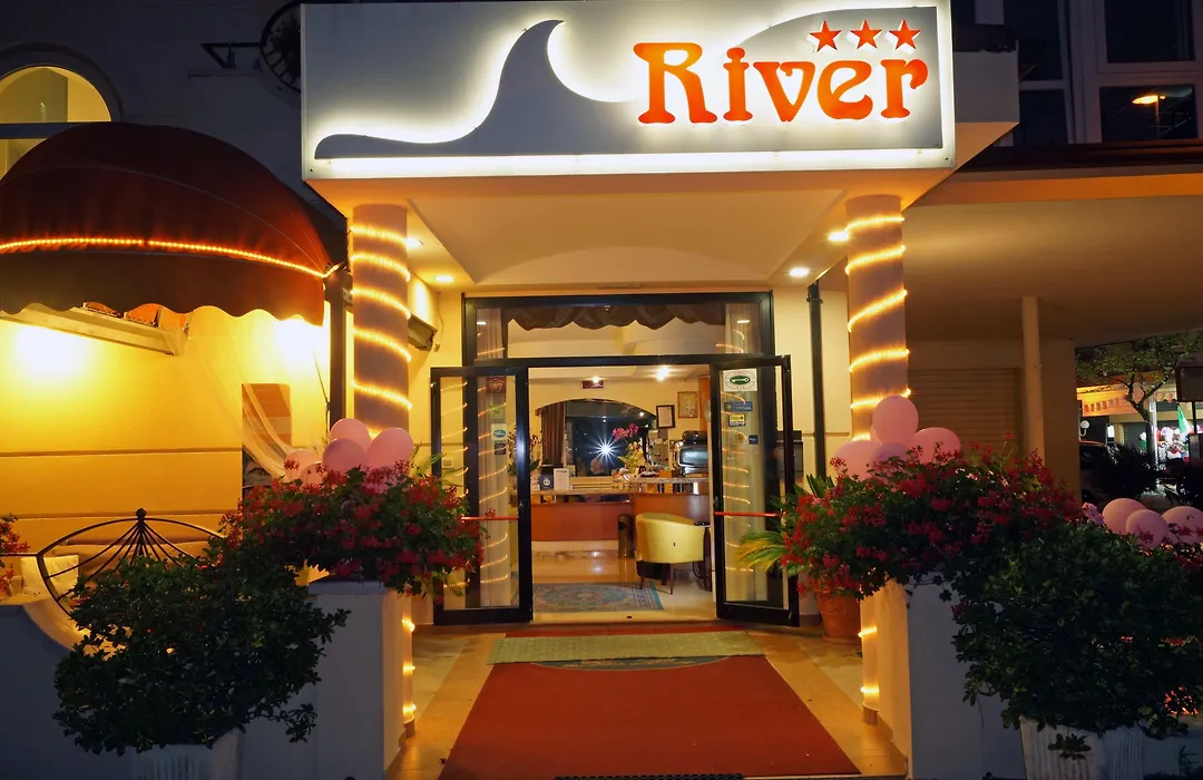 Hotel River Fronte Mare Con Piscina-1