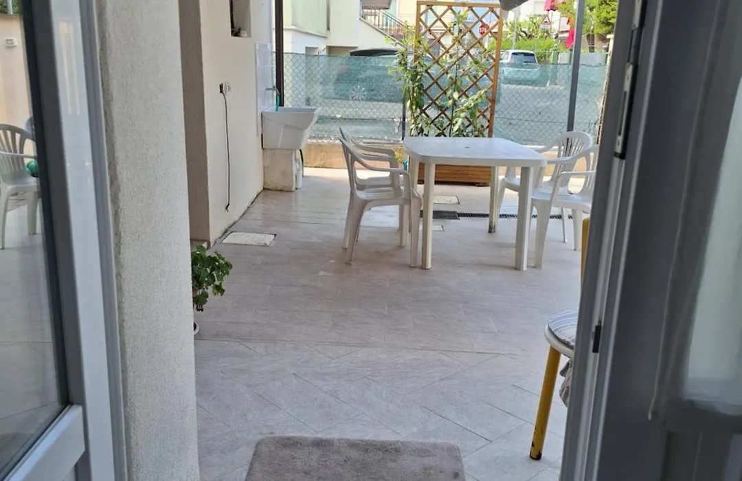 Appartamento Al Piano Terra Con Ingresso Indipendente, Vicinissimo Al Mare-1