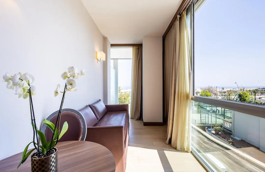 Waldorf Suite Hotel-1