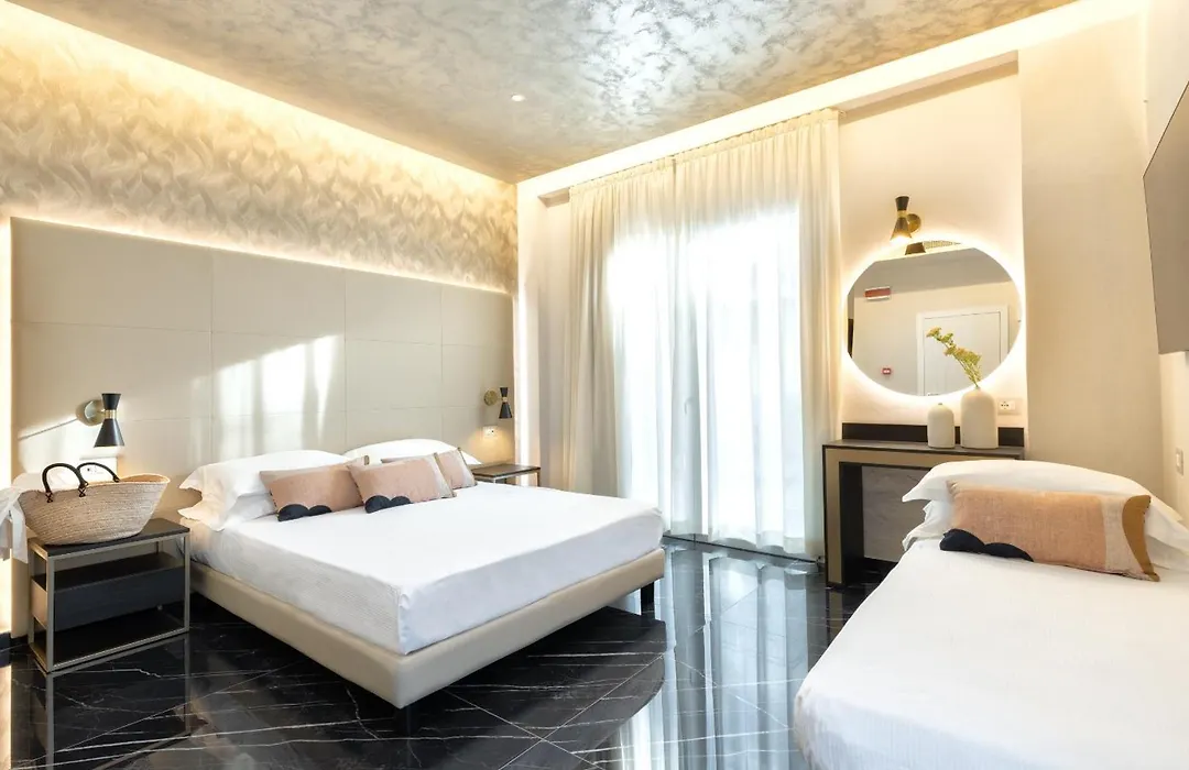Hotel Mondial-1