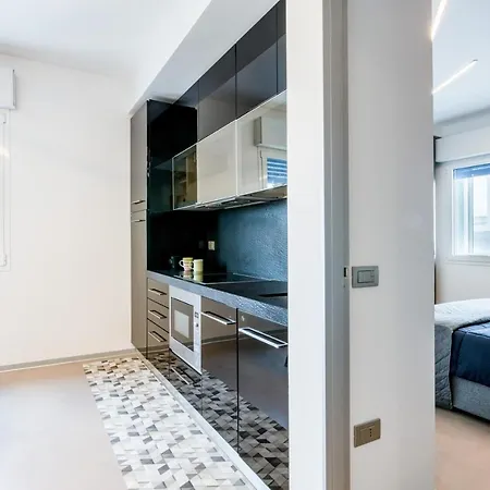 Guesthost - Rimini Marina Centro Station Apartment-2
