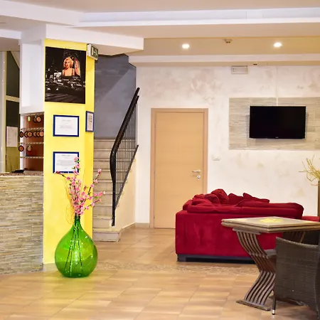 Hotel New Happy-2