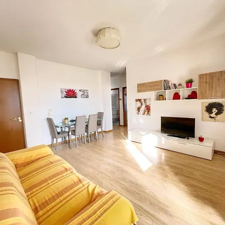Lovely Apartment A Due Passi Dal Mare-2