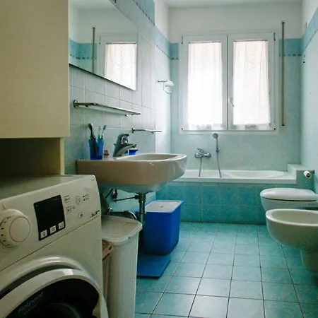 Beautiful Apartment In Rimini With Wifi And 2 Bedrooms-2