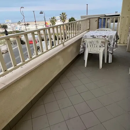 Bilocale Fronte Mare-2