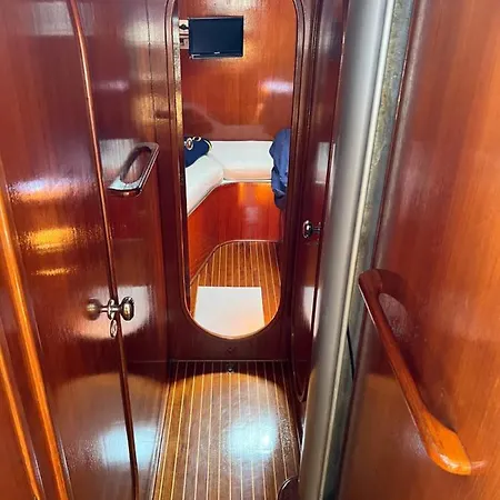 Elegante Barca A Vela-2