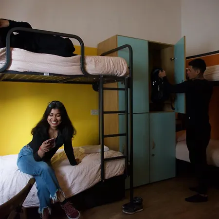Sunflower City Student Hostel & Bar-3