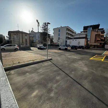 Appartamento Con Posto Auto Privato A Marina Centro Mare-3